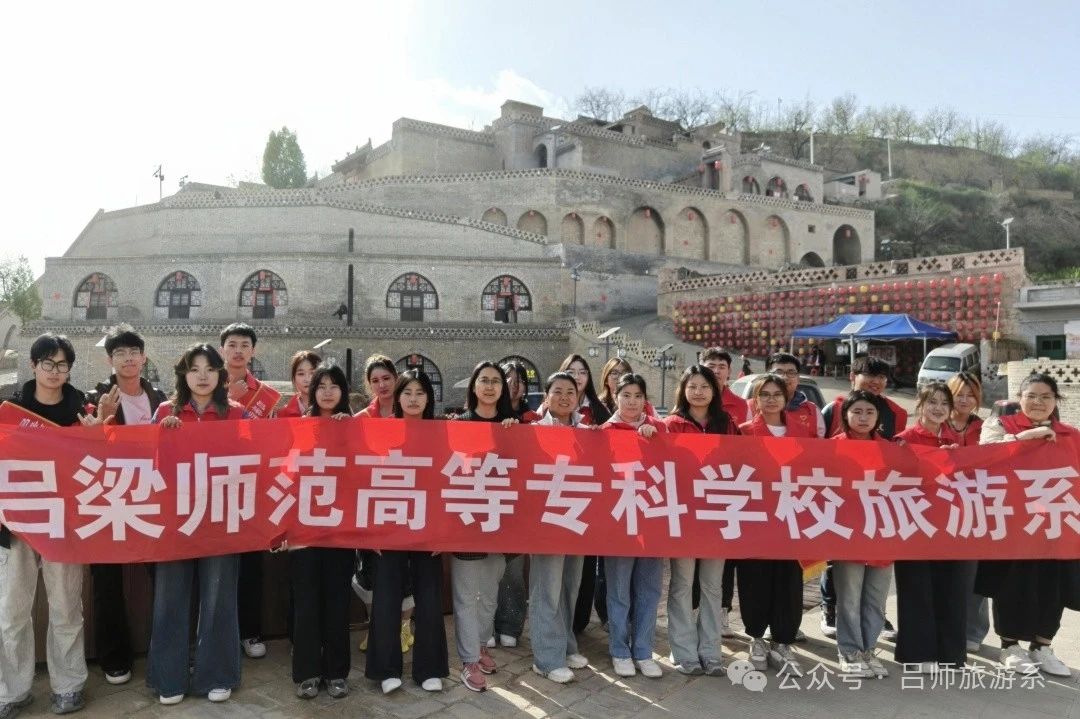 青砖黛瓦藏故事，青春步履探古村——旅游系学子在张家塔奏响实践成长曲